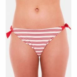 Brigitte Bardot Slip de bain rouge Océan Couleur rouge