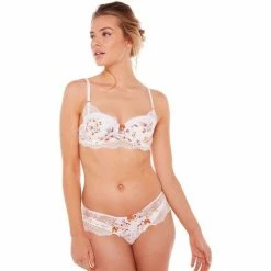 Brigitte Bardot Soutien-gorge coques moulées ivoire Pétale Couleur blanc 5 Brigitte Bardot Soutien-gorge coques moulées ivoire Pétale Couleur blanc -Promos Brigitte Bardot Boutique 21011927 500 C